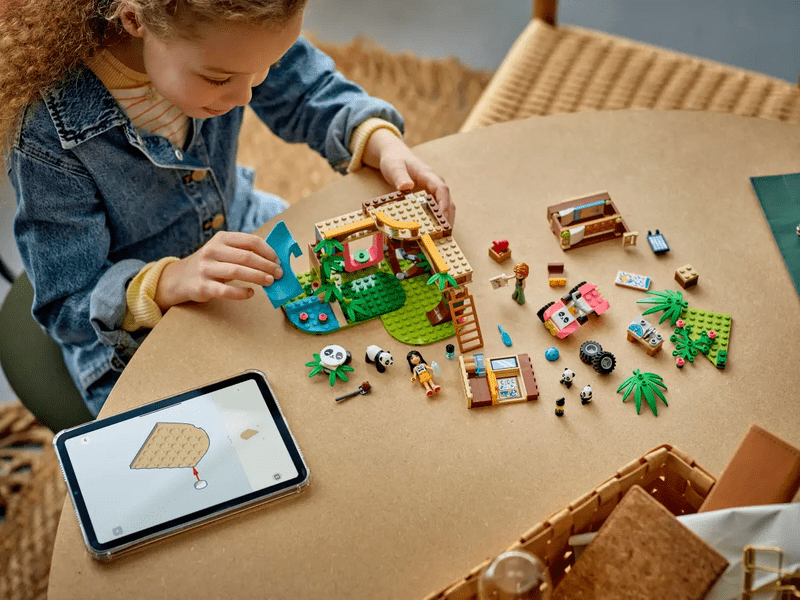 LEGO® Friends Pandamenedékhely (42648)