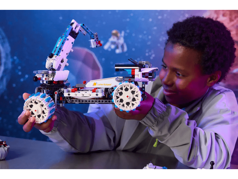 LEGO 42211