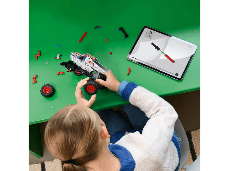 LEGO® Technic Monster Jam™ ThunderROARus™ (42200)