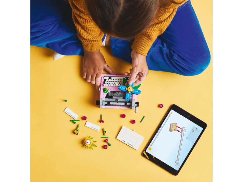 LEGO® Creator Pisaći stroj s cvijećem (31169)
