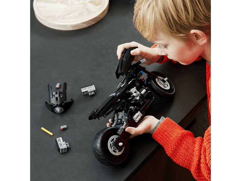 LEGO® Technic BATMAN - BATCYCLE™ (42155)