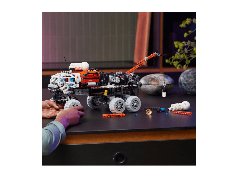 LEGO® Technic Marskutató űrjármű (42180)