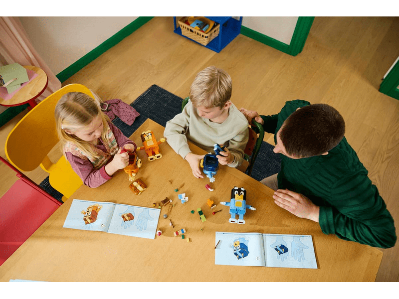 LEGO® Bluey: Bluey családja kockákból (11217)