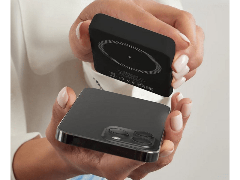 SBS 5000mAh Vezeték nélküli mágneses powerbank, fekete (TEBB5000MAG1CK)