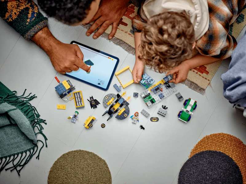 LEGO® DC A Denevérbarlang™, Batman™, Batgirl™ és Joker™ (76272)