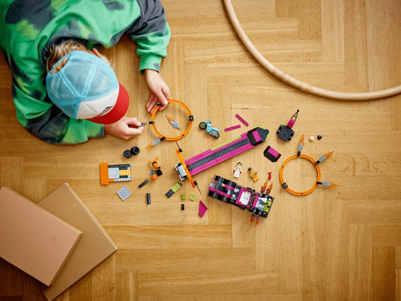 LEGO® City Kaszkadőr járgány és tűzgyűrű kihívás (60357)