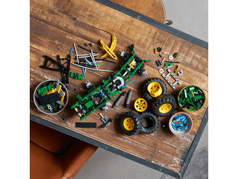 LEGO® Technic John Deere 948L-II Skidder (42157)