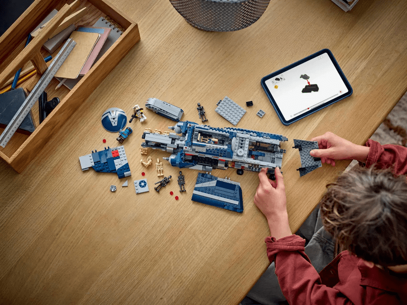 LEGO® Star Wars™ A szeparatisták MTT™ csapatszállítója a feluciai csatában (75435)