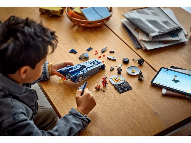 LEGO® DC Batman™: Batman™ és a Batmobile™ vs. Harley Quinn™ és Mr. Freeze™ (76274)