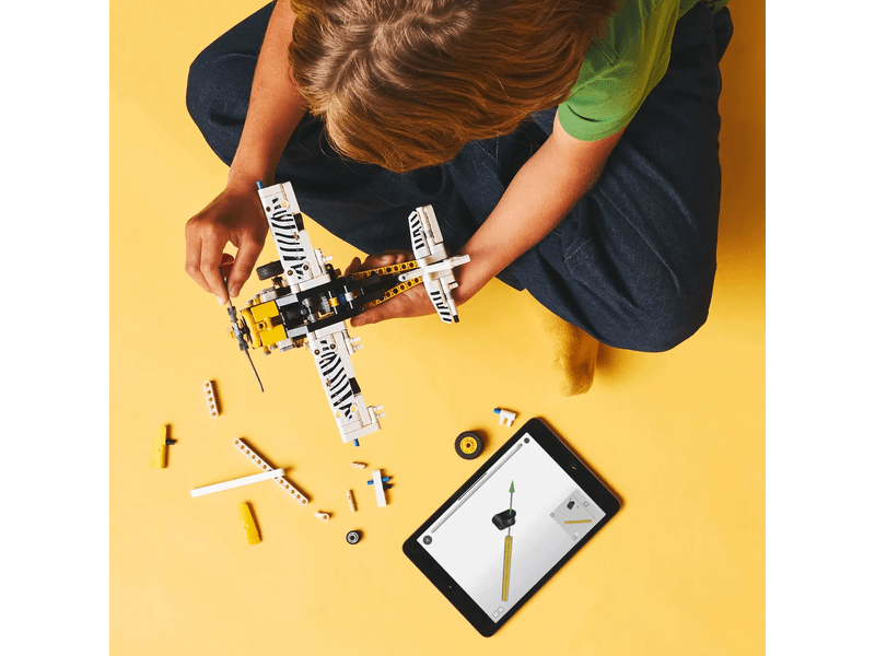 LEGO® Technic mali avion (42198)