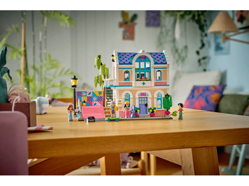 LEGO® Friends Liann családi háza (42687)