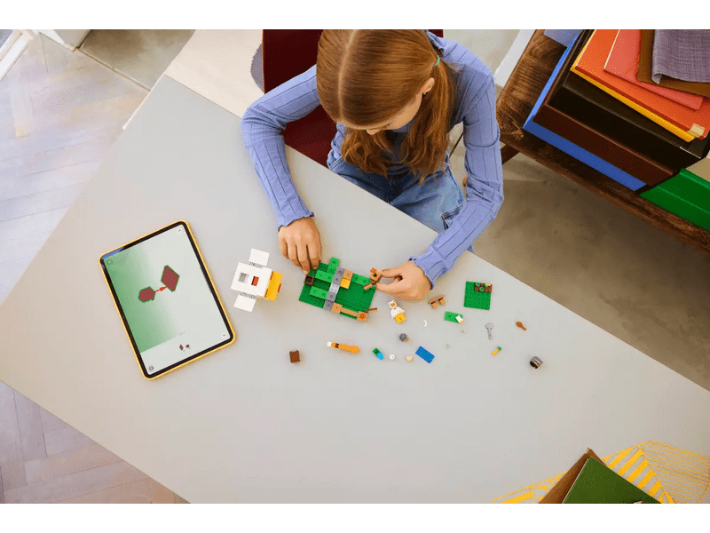 LEGO® Minecraft® Csirkefarm – Húsvéti gaming építőjáték (21585)