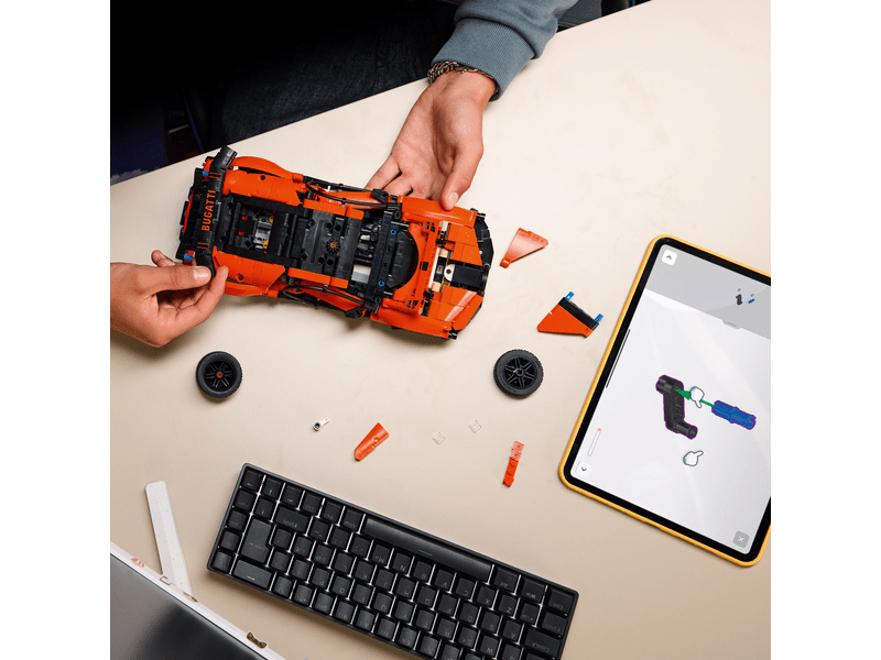 LEGO® Technic Bugatti Chiron Pur Sport hiperautó (42222)