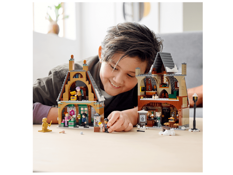 LEGO® Harry Potter™ Látogatás Roxmorts™ faluban (76388)