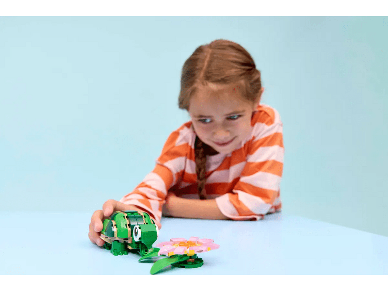 LEGO® Creator Teknős egy vízililiom-virággal (31377)