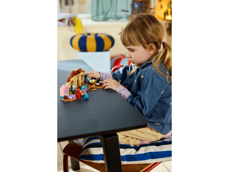 LEGO® Bluey Rozsdás és Bluey a suliban (11221)