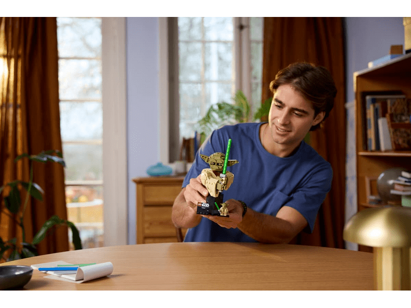 LEGO® Star Wars™ Yoda™ mellszobor (75438)