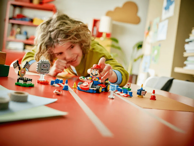 LEGO® Super Mario™: Mario Kart™ – Interaktivni LEGO® Mario™ i standardni karting (72043)