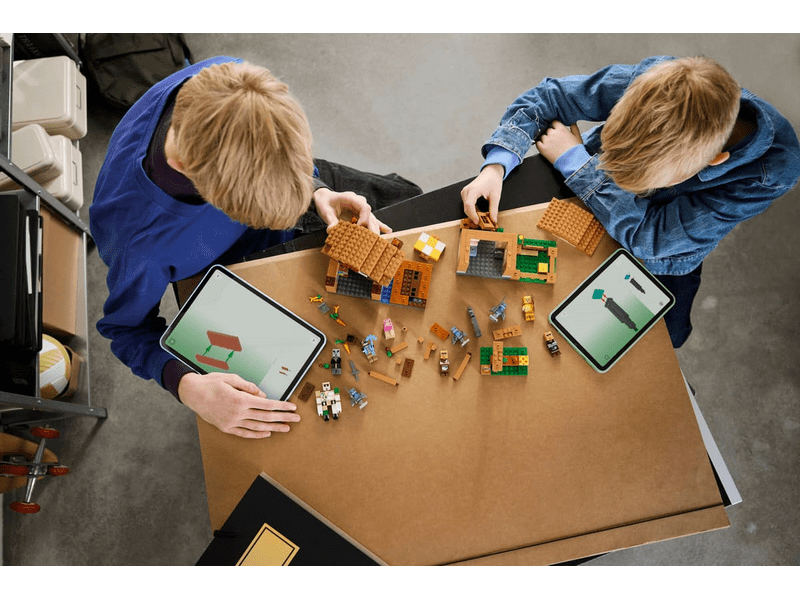 LEGO® Minecraft® Idézőtámadás a faluban (21596)