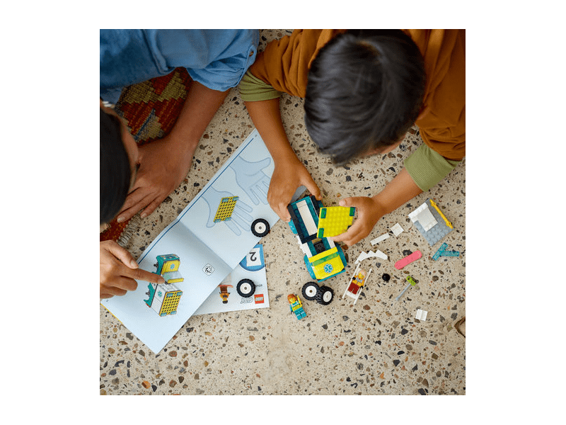 LEGO® City Mentőautó és snowboardos (60403)