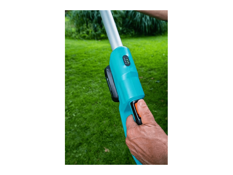 Gardena 14732-55 THS 42/18V P4A Teleszkópos akkus sövénynyíró akkumulátor nélkül