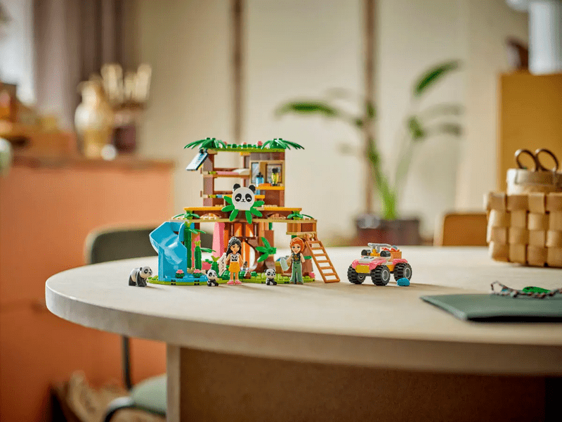 LEGO® Friends Pandamenedékhely (42648)