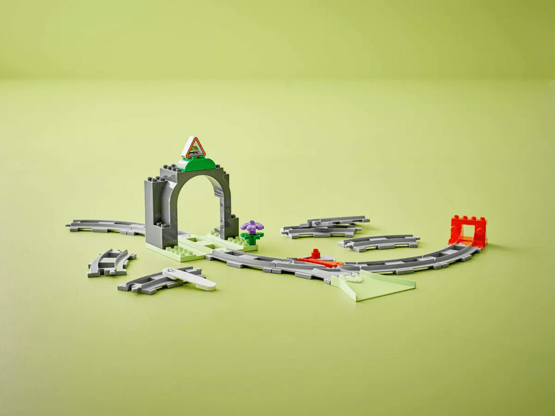 LEGO® DUPLO® Town set pribora za tunel i tračnice vlaka (10425)