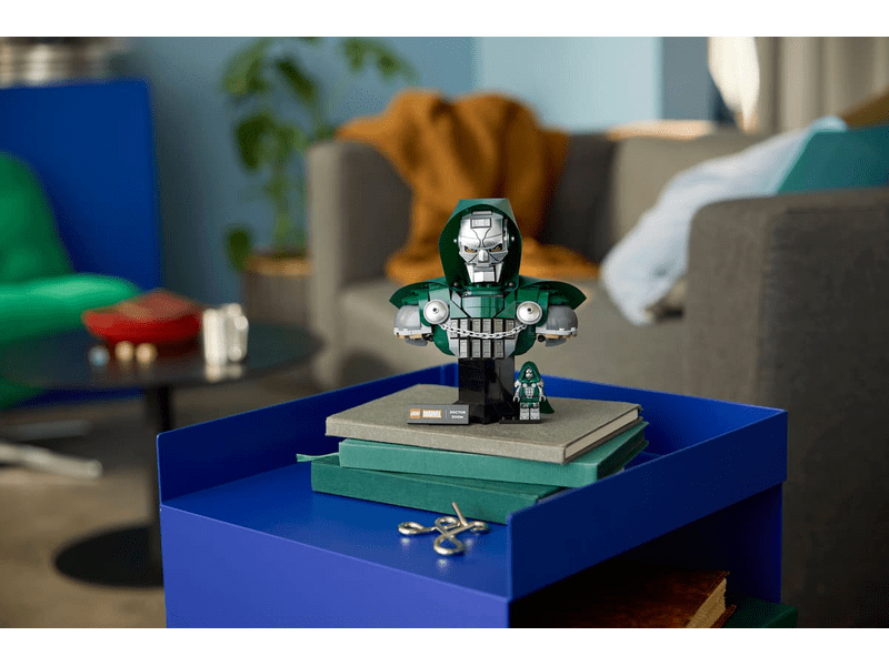 LEGO® Marvel Doctor Doom mellszobor (76345)