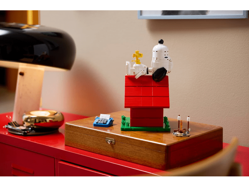LEGO® Ideas Peanuts: Snoopy kutyaháza (21368)