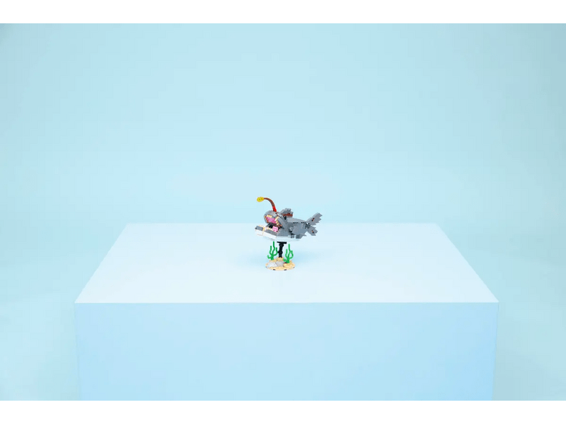 LEGO® Creator Veszedelmes cápa egy kincsesládával (31381)