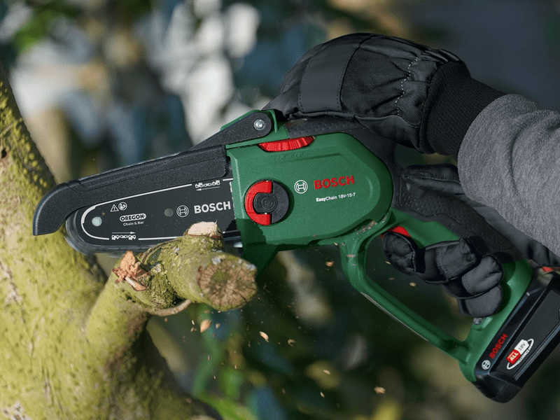 Bosch EasyChain 18V-15-7 Akkus láncfűrész (06008B8901)
