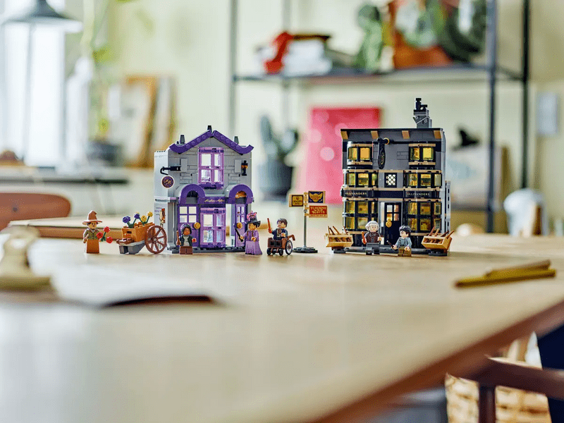 LEGO® Harry Potter™ Ollivander™ i Madam Malkin: Krojenje ogrtača (76439)