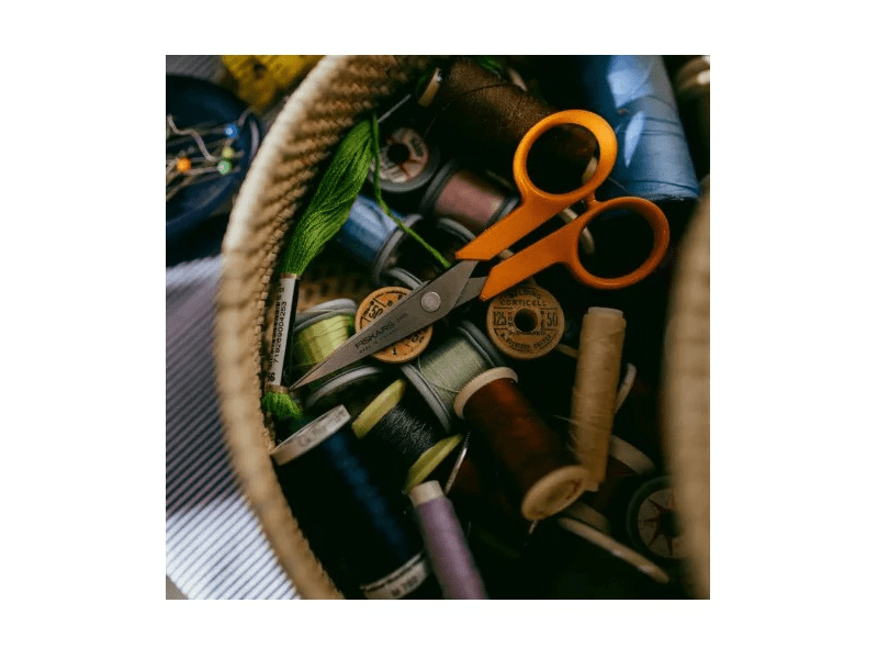 Fiskars klasične škare za šivanje, 13 cm (1075057)