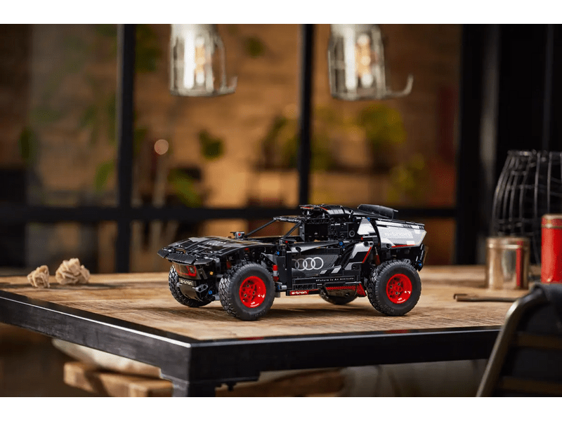 LEGO® Technic Audi RS Q e-tron (42160)