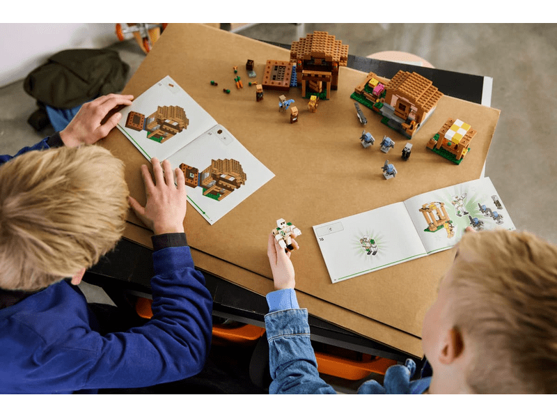 LEGO® Minecraft® Idézőtámadás a faluban (21596)