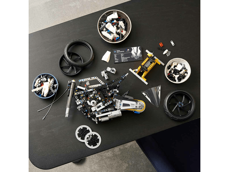 LEGO Technic BMW M 1000 RR