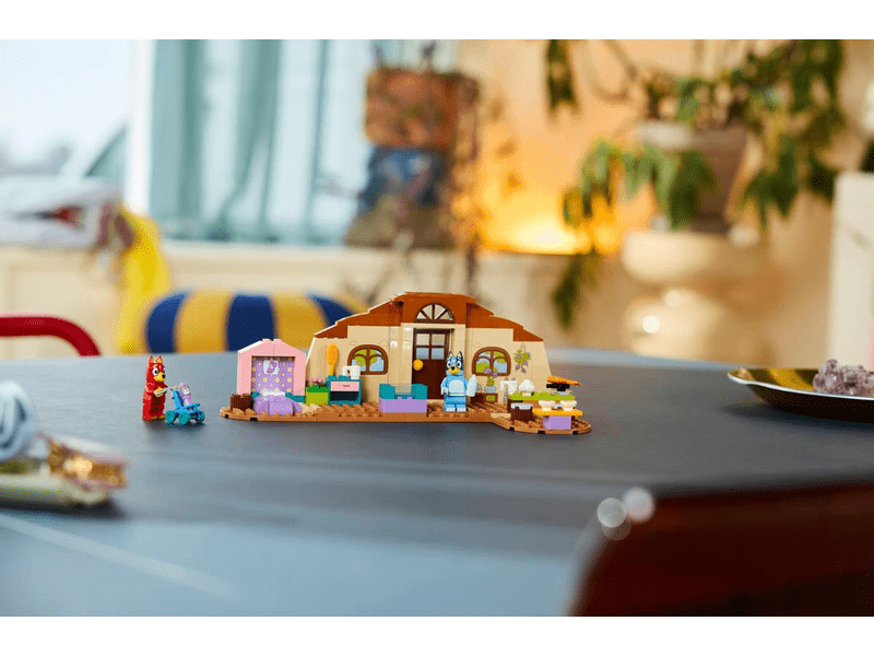 LEGO® Bluey Rozsdás és Bluey a suliban (11221)