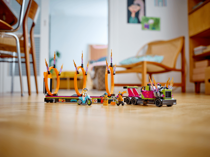 LEGO® City Kaszkadőr járgány és tűzgyűrű kihívás (60357)