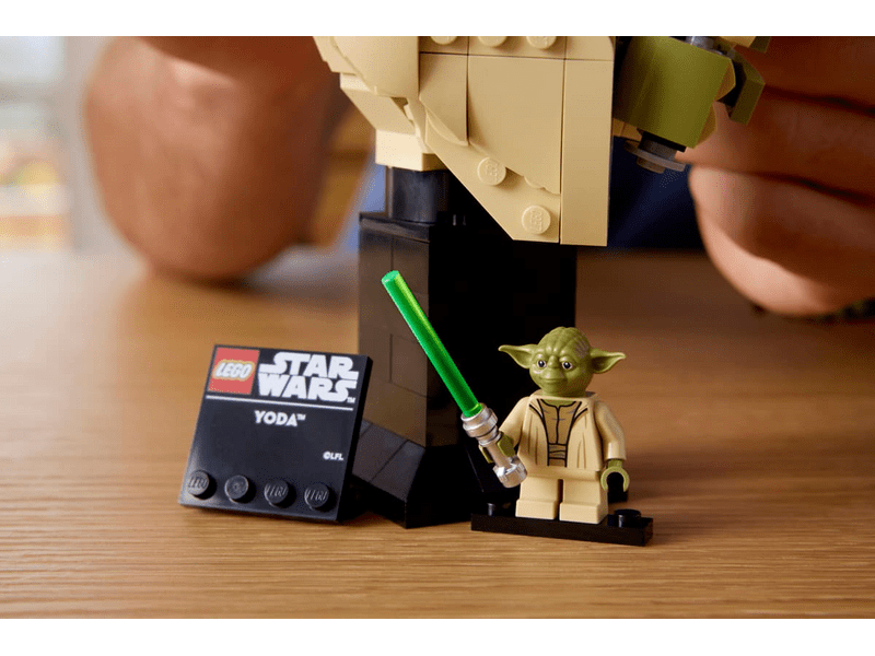 LEGO® Star Wars™ Yoda™ mellszobor (75438)