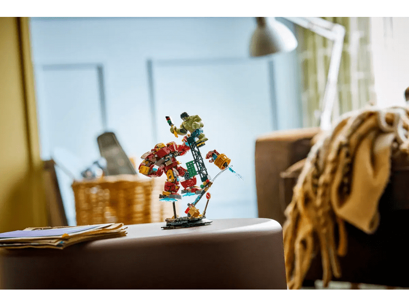 LEGO® Marvel Hulkbuster és Hulk óriási csatája (76343)