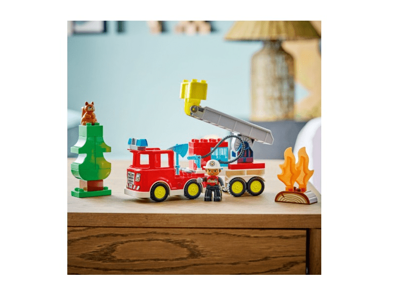 LEGO® DUPLO® Városi kalandok Tűzoltóautó tömlővel és tűzoltóval (10473)