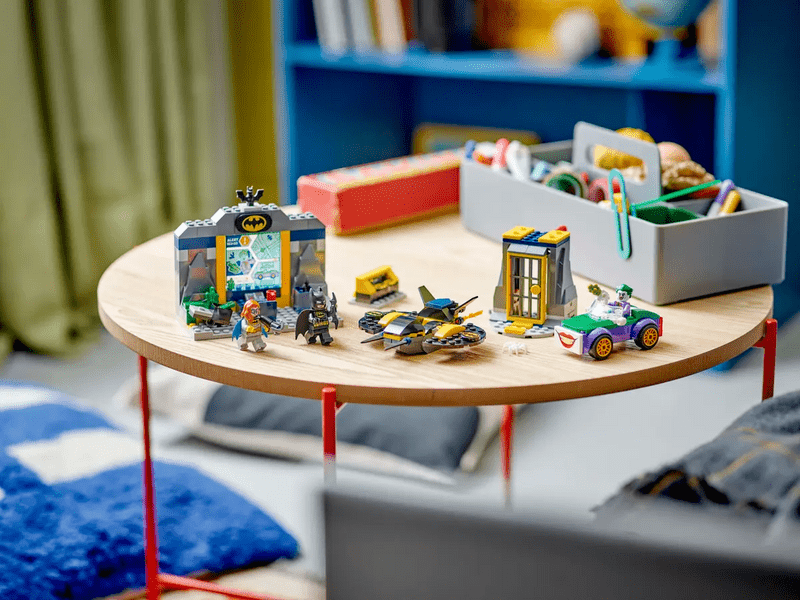 LEGO® DC A Denevérbarlang™, Batman™, Batgirl™ és Joker™ (76272)