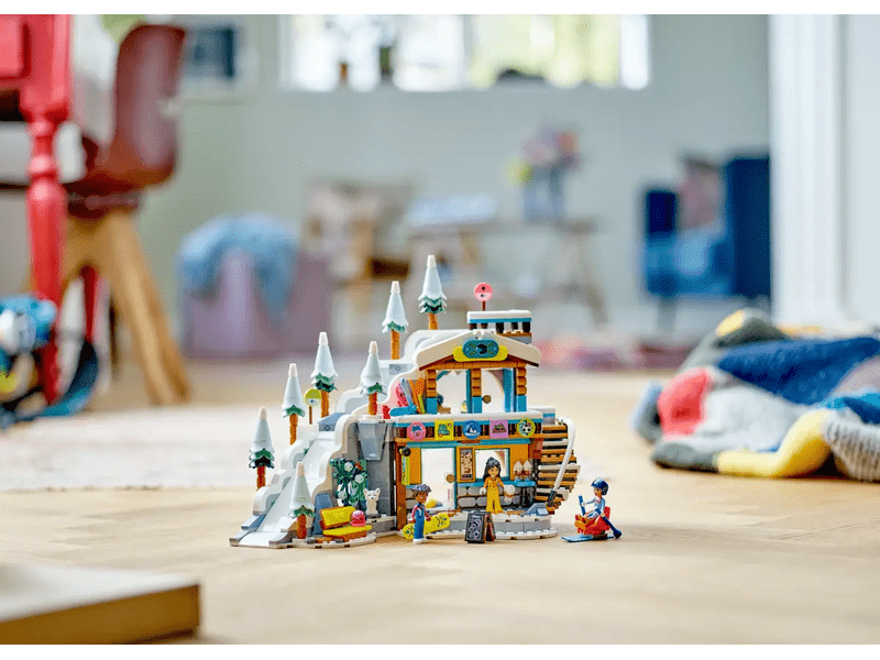 LEGO® Friends Ünnepi sípálya és kávézó (41756)