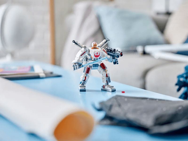 LEGO® Star Wars™ Luke Skywalker™ X-Wing™ robot (75390)