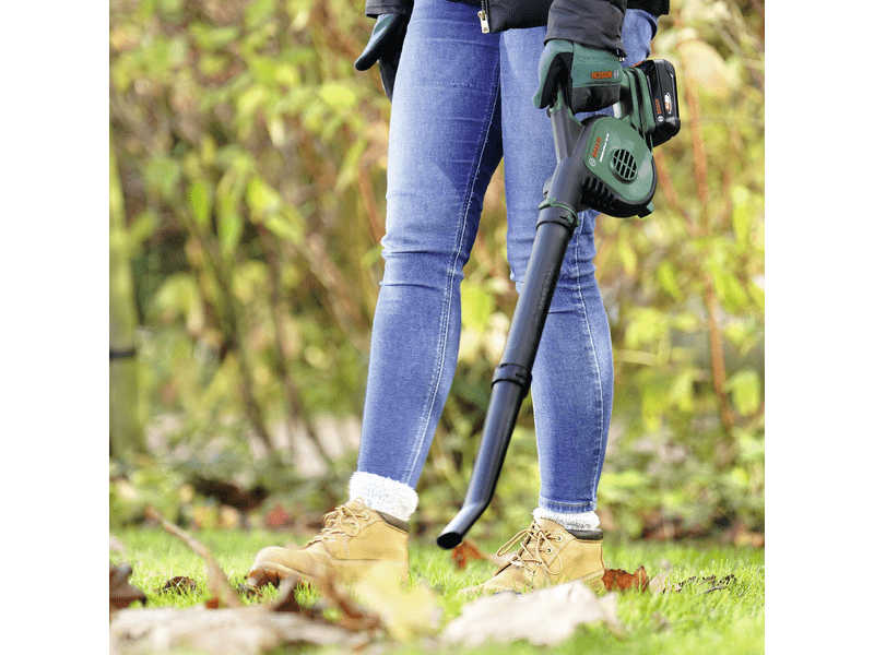 Bosch Universal LeafBlower 18V-130 Akkus lombfúvó (06008A0601)