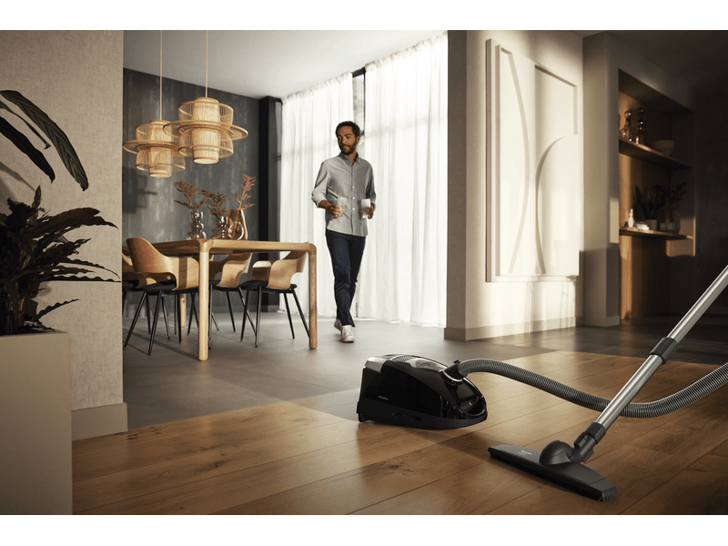 Miele Compact C2 Parquet XL SDRF5 Porzsákos porszívó, obszidiánfekete
