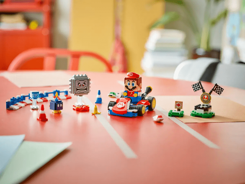 LEGO® Super Mario™: Mario Kart™ – Interaktivni LEGO® Mario™ i standardni karting (72043)