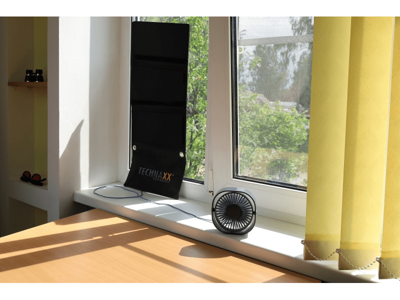 Technaxx TX-207 6V Napelemes Töltőtok, 21W